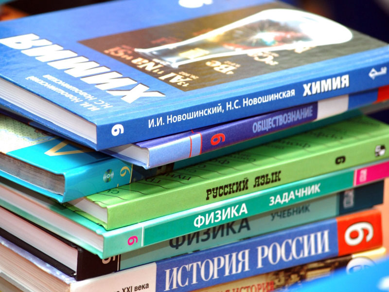 Обеспечение учебниками учащихся средних и старших классов.